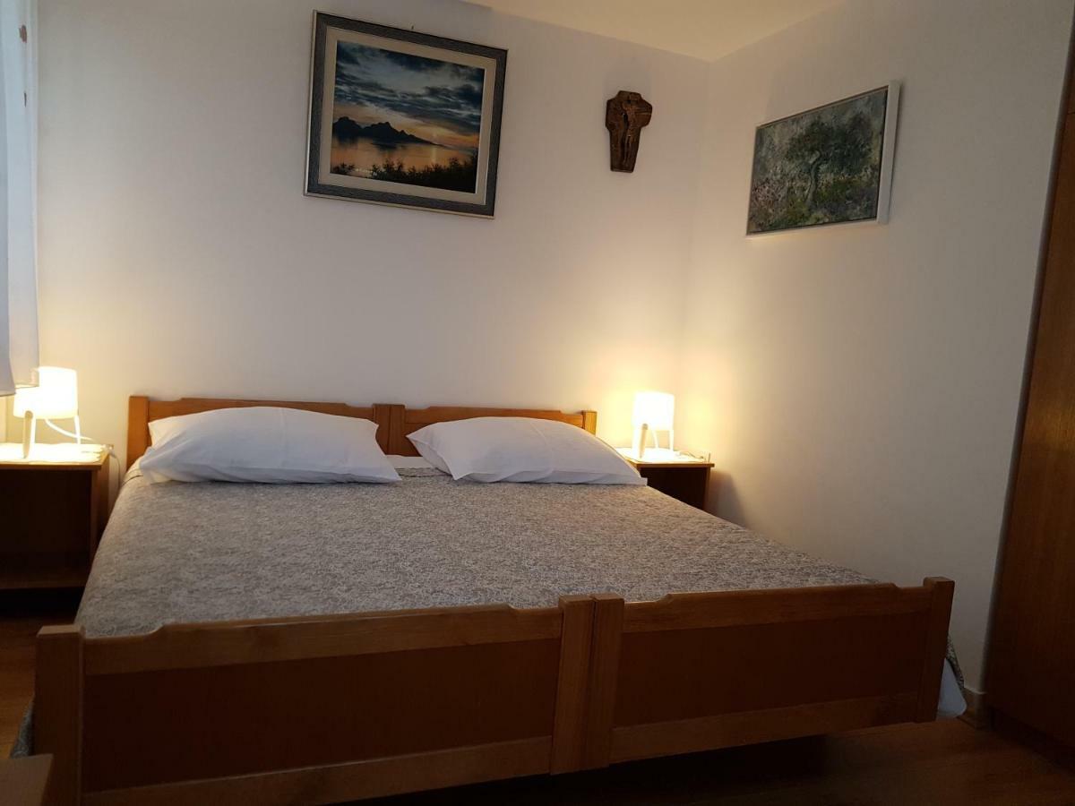 Cres View Apartments Luaran gambar