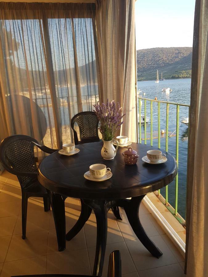 Cres View Apartments Luaran gambar