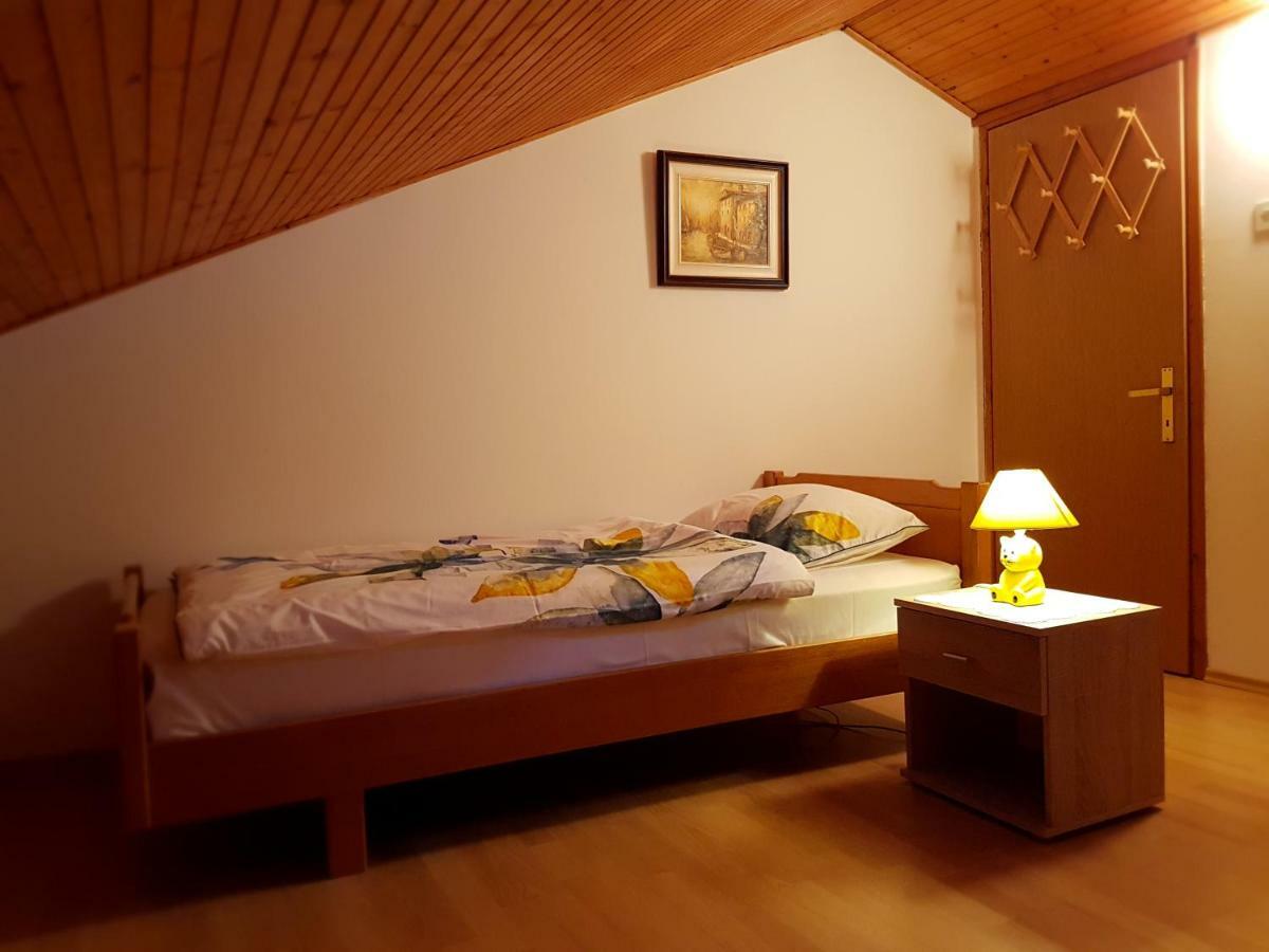 Cres View Apartments Luaran gambar