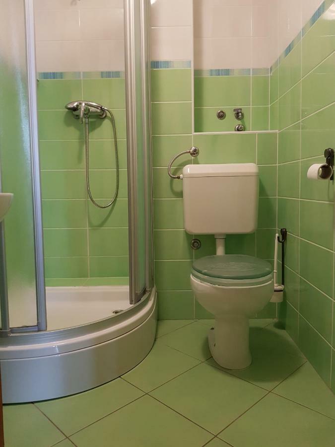 Cres View Apartments Luaran gambar